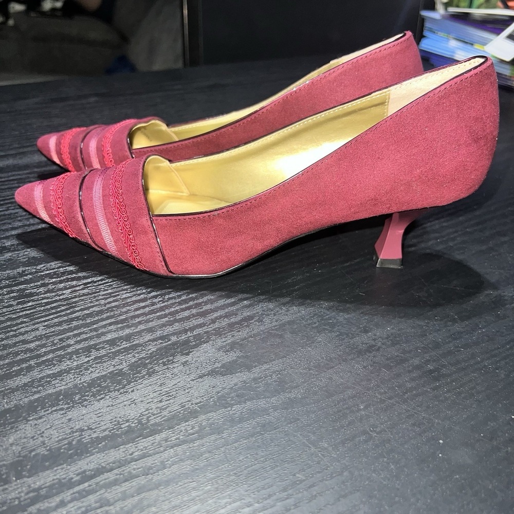 J. Renee Burgundy Red Suede Pointed Toe Kitten Heel Pumps Women's Size 7M NEW